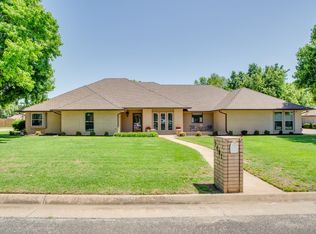 3401 Goldfinch Ln, Enid, OK 73703