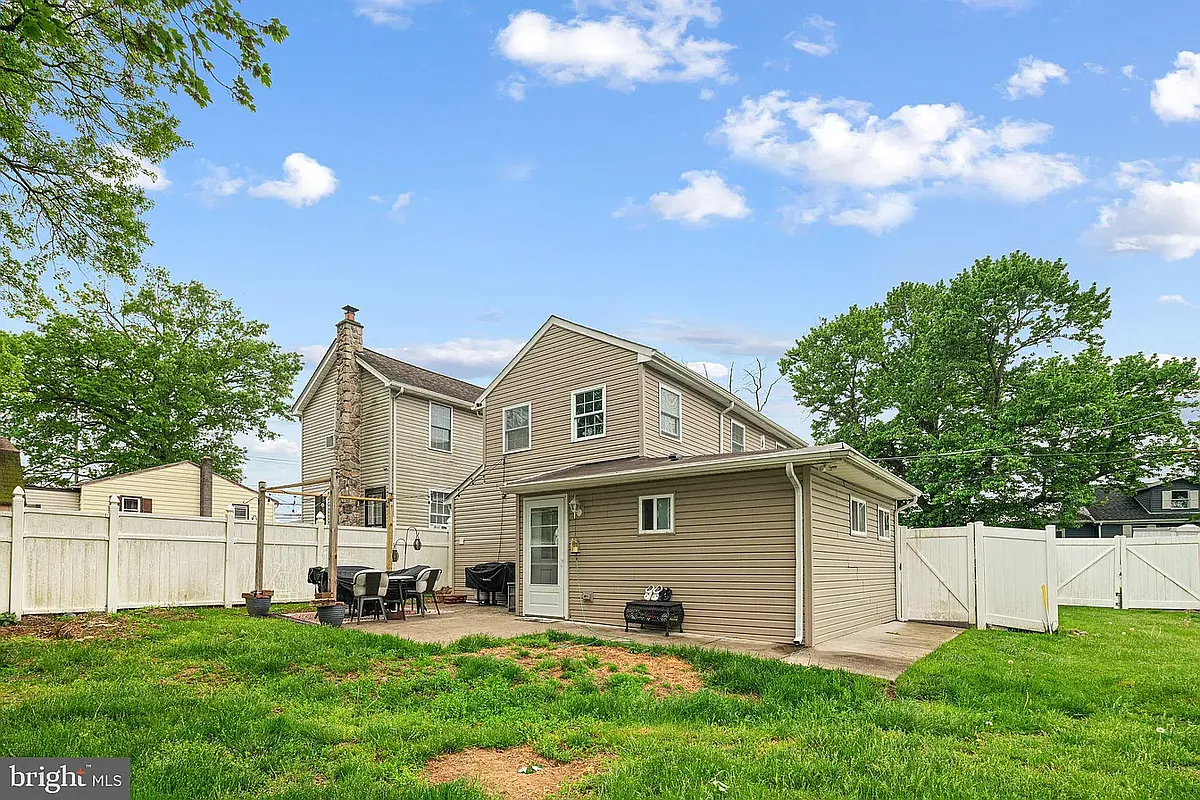 Building Photo - 1041 Rosa Ave
