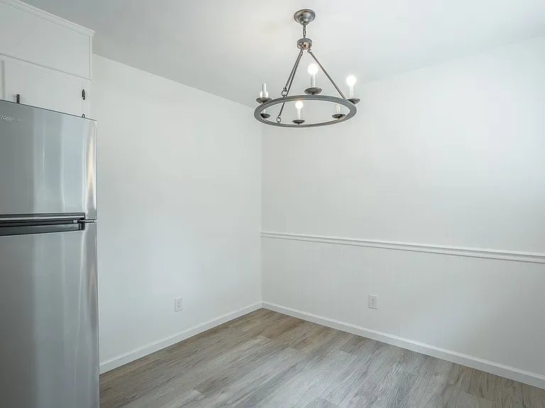 1364 Meadowood Dr — Photo 10
