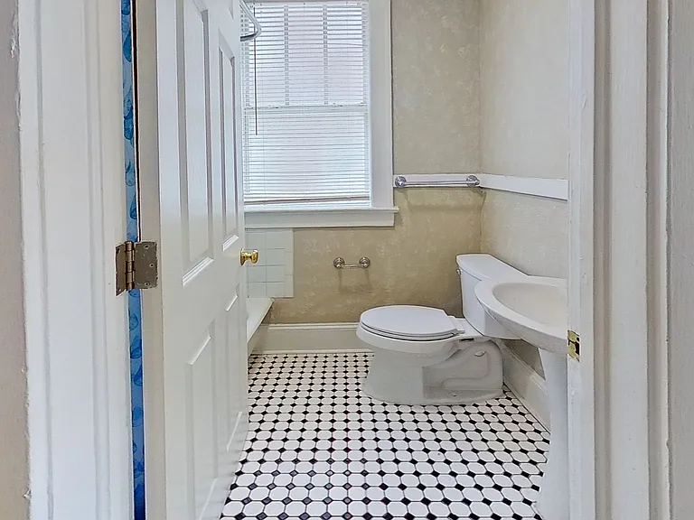 2619 College St — Photo 10