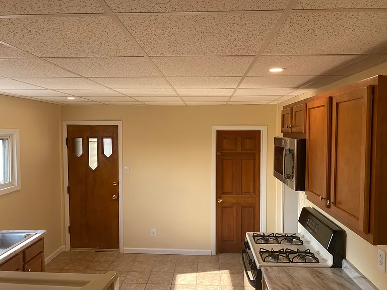 100 Kathleen St #1 — Photo 6