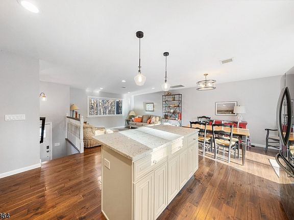 3rd image of 5 Birchwood Dr