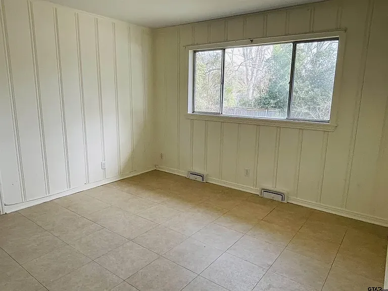 3210 S Donnybrook Ave — Photo 3
