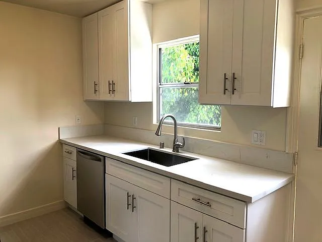 1320 N Martel Ave #7 — Photo 3