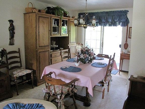 5th image of 12382 Walnut Dr