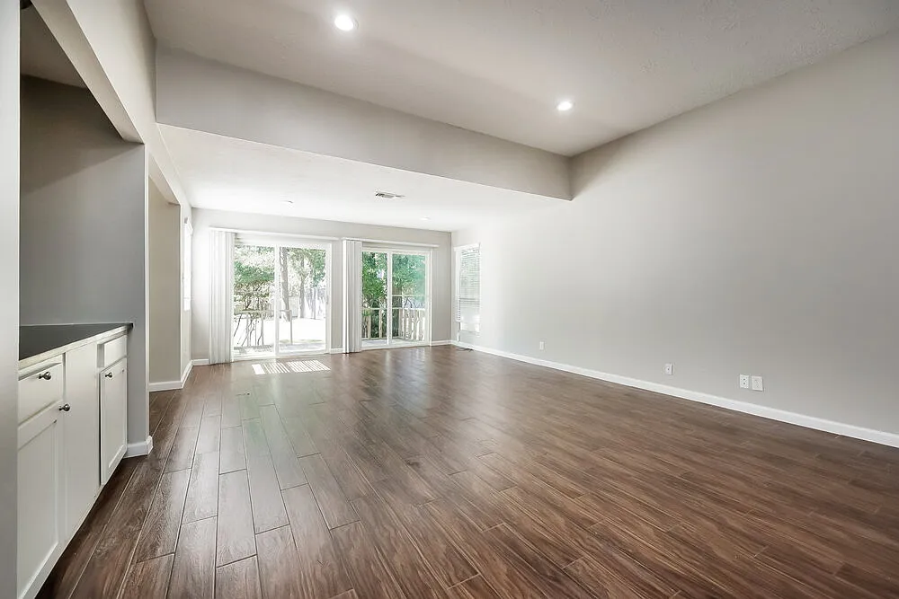 3 bed, 3.0 bath, 2252 sqft, $1,650 — Photo 3