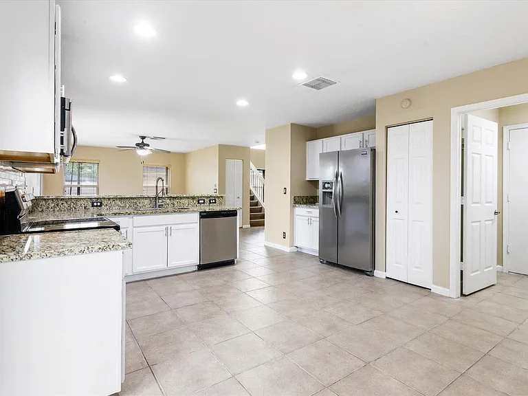 1533 Rialto Dr — Photo 3