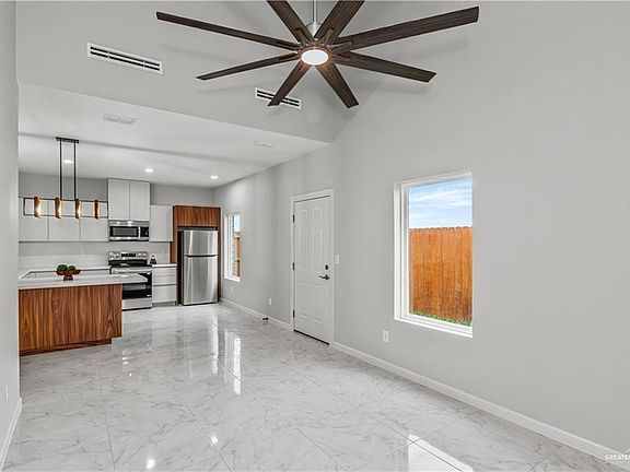 3rd image of 900 Hidden Hills St