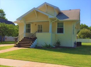 611 J St, Central City, NE 68826