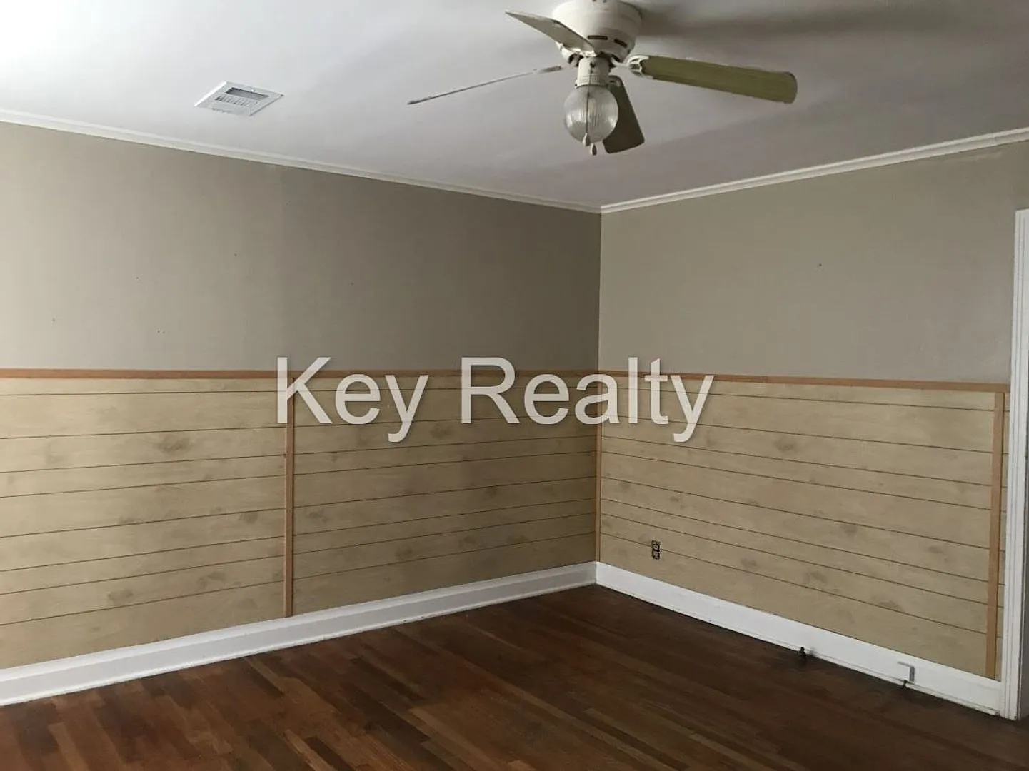 2307 Madeline - Alexandria Move In Special — Photo 2