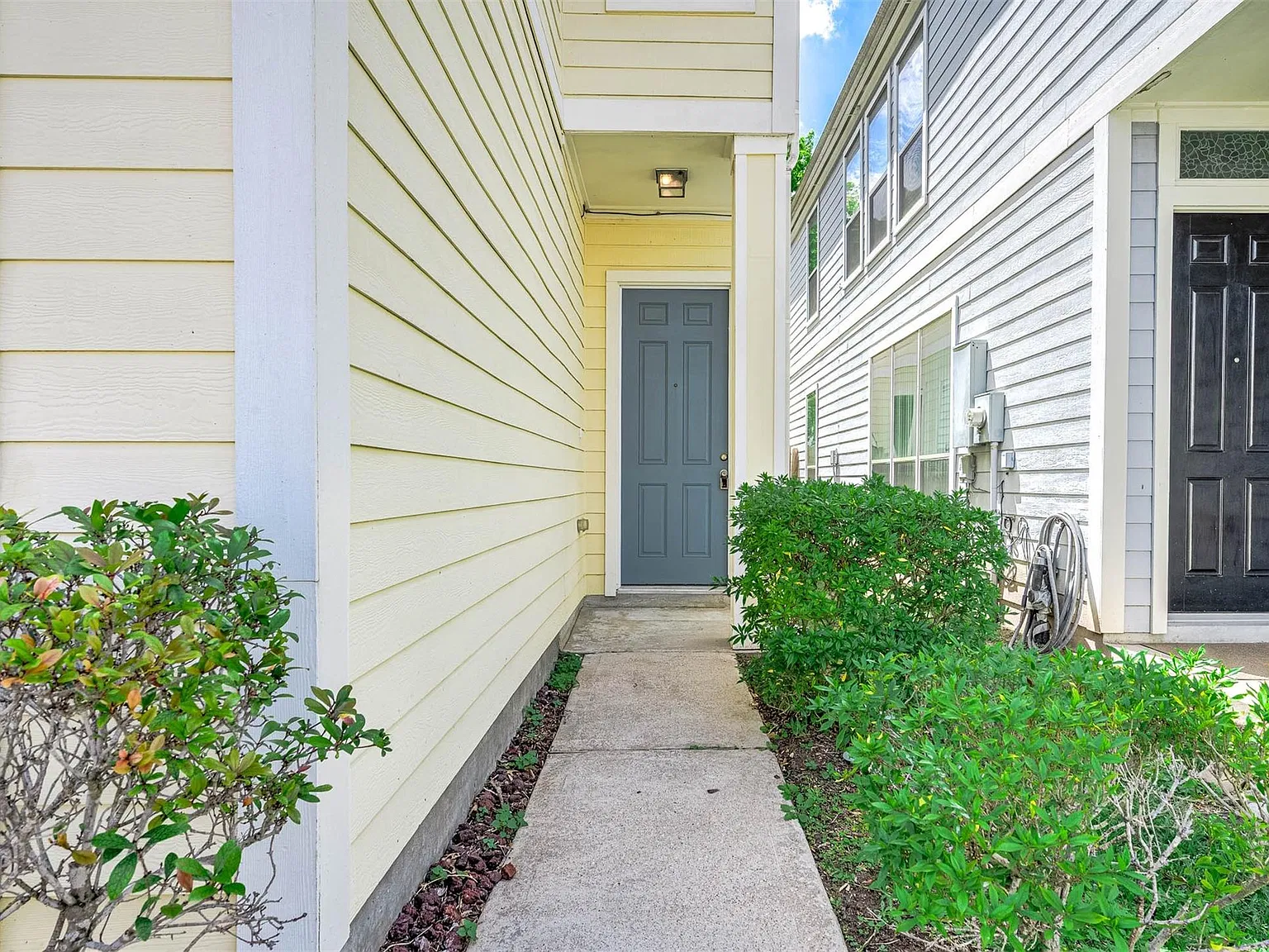 3 bed, 2.5 bath, 2091 sqft, $2,150 — Photo 3