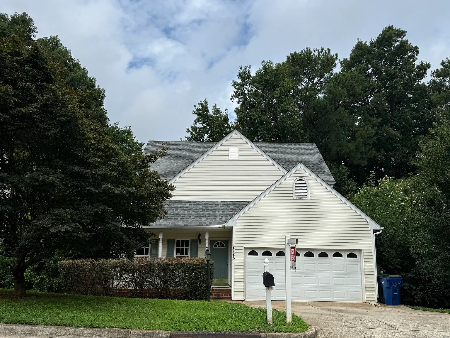 4 bed, 1742 sqft, $2,400 — Photo 2