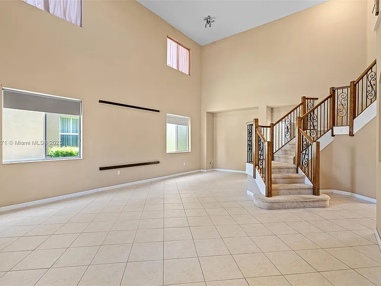 20530 NW 12th Ct — Photo 3