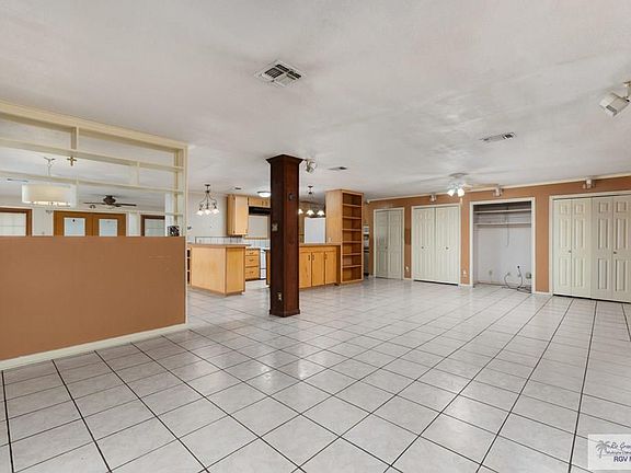 4th image of 204 Emerald Ln