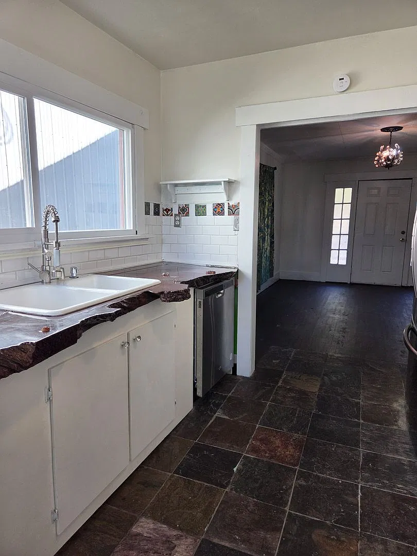 2029 Lincoln Street — Photo 4