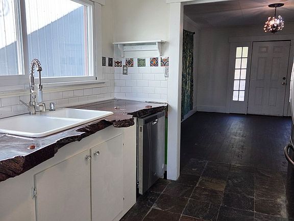 4th image of 2029 Lincoln St