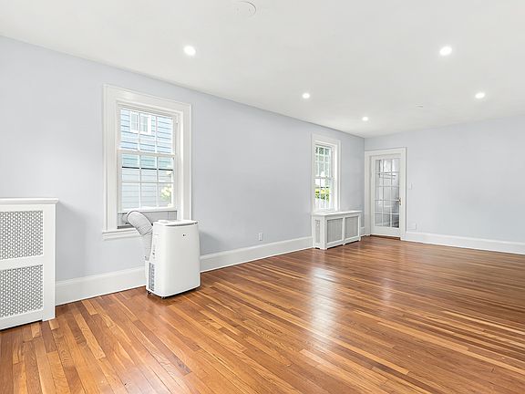 5th image of 48 Whitney Rd