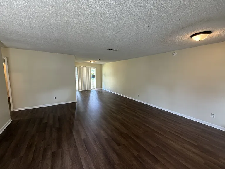 144 Cherokee Cir — Photo 2