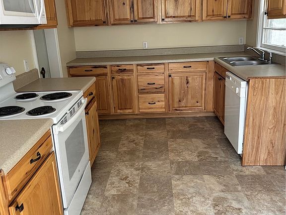 2nd image of 872 N Main Street