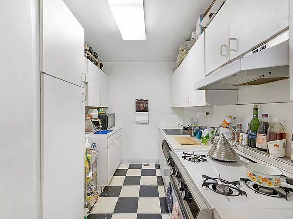 4th image of 140 W End Ave #12V