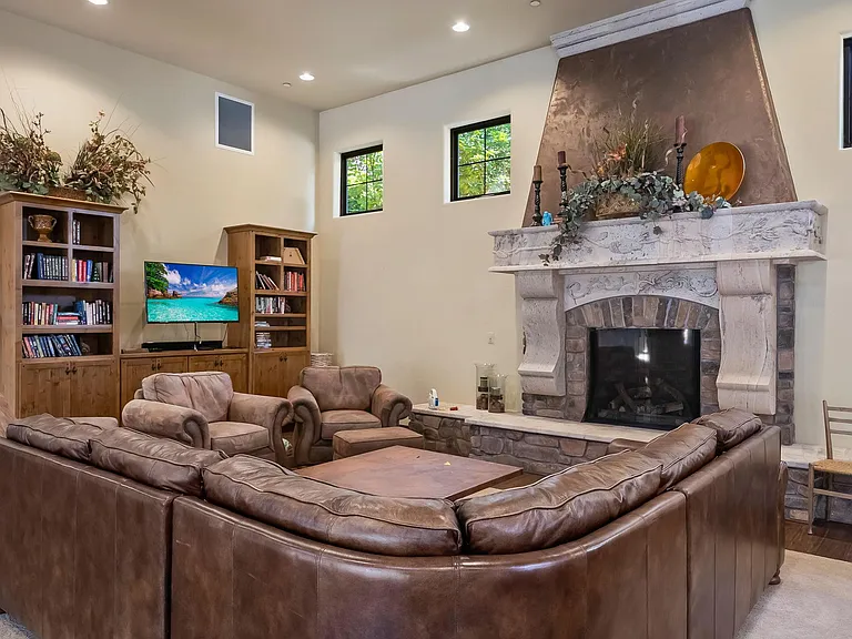 Clubhouse common area. Available to be reserved for private events.