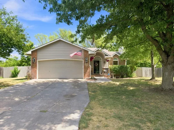 1748 N Basswood Ct, Andover, KS 67002