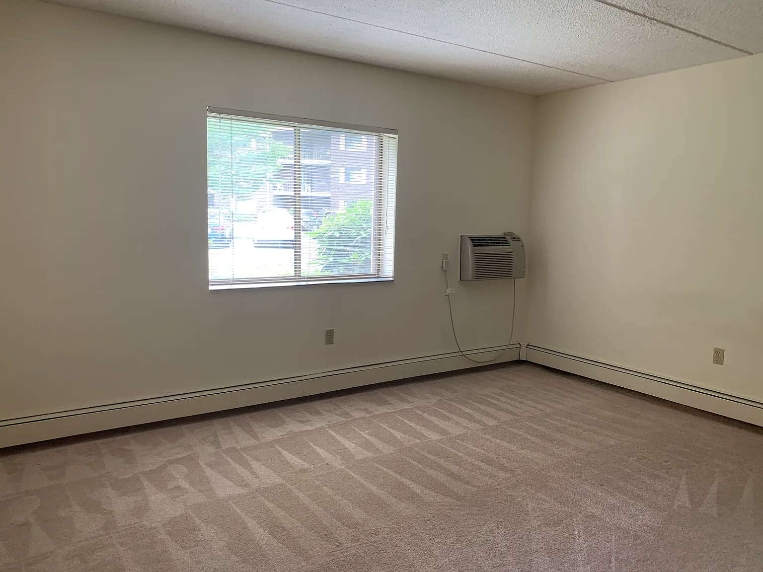 1 bed, 990 sqft, $2,425 — Photo 4