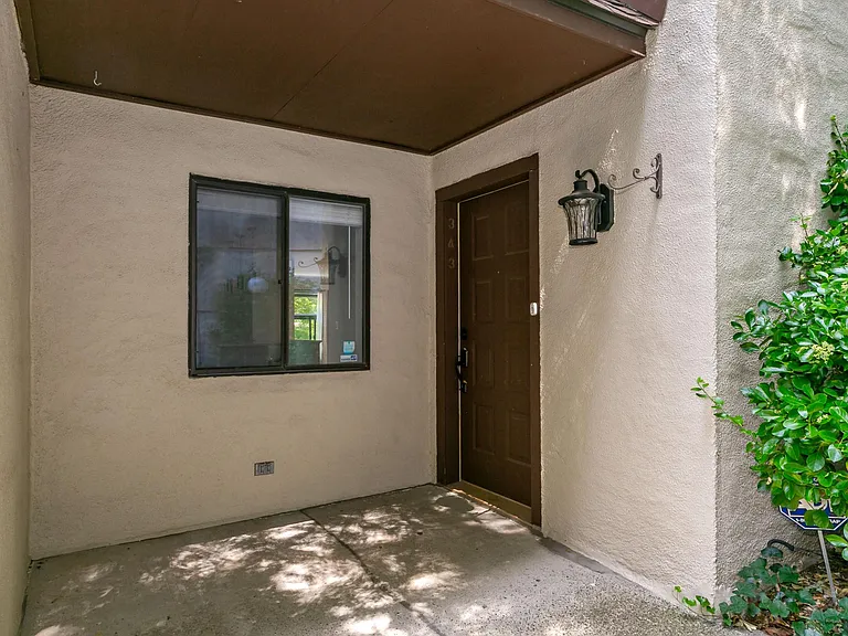 343 N Greeley Ave — Photo 2