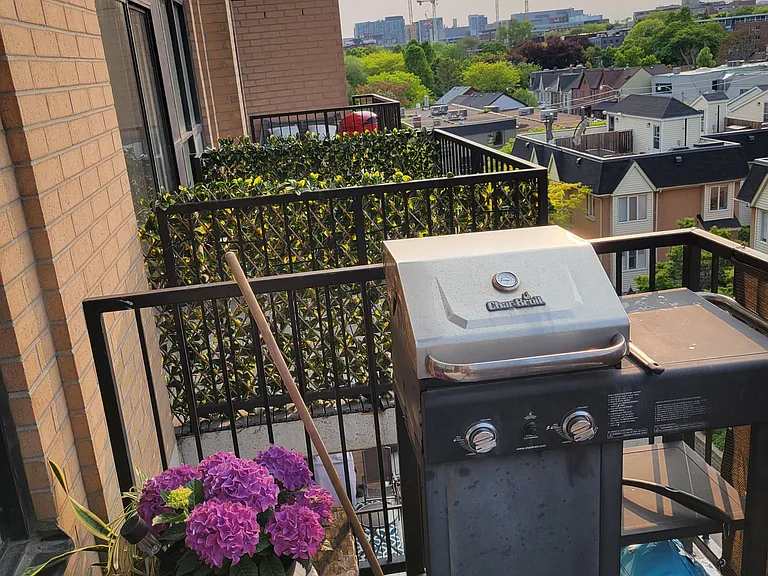 800 King St W #619 — Photo 14