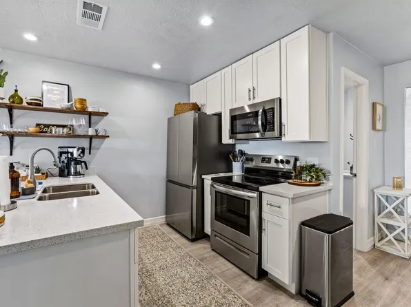 7600 Seawall Blvd #208, Galveston, TX 77551