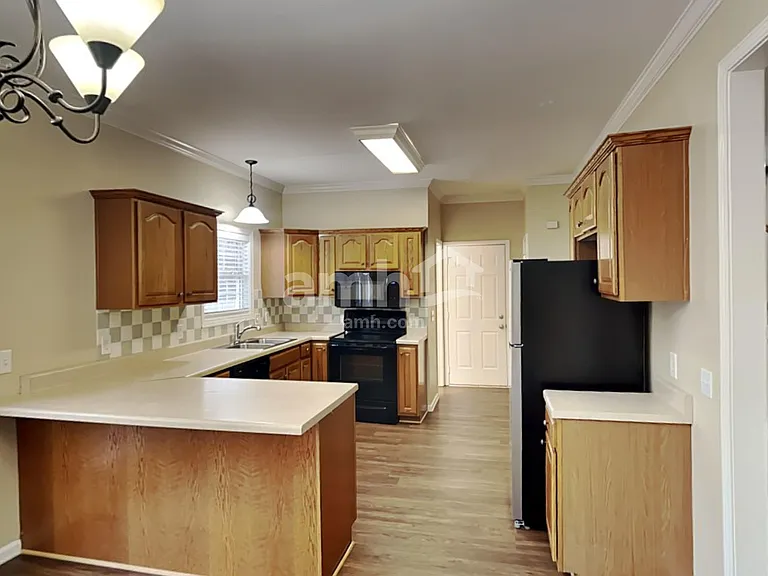 2321 Devonshire Dr — Photo 3