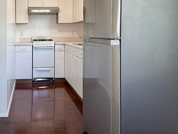 4th image of 2727 E Colorado Blvd APT C
