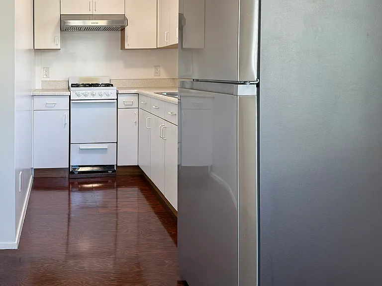 2727 E Colorado Blvd #C — Photo 4