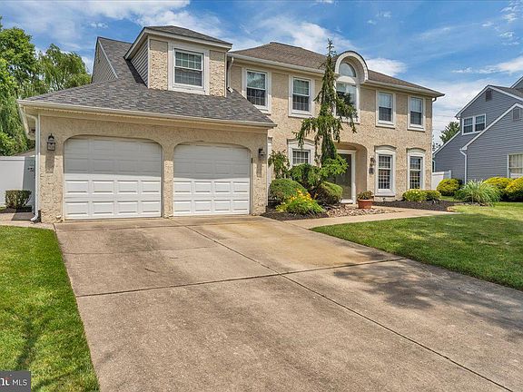 2nd image of 27 Spring Mill Dr
