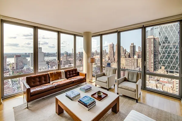 Sold by Dolly Lenz Real Estate LLC | media 33