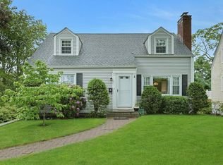 51 Overlook Dr, Valhalla, NY 10595