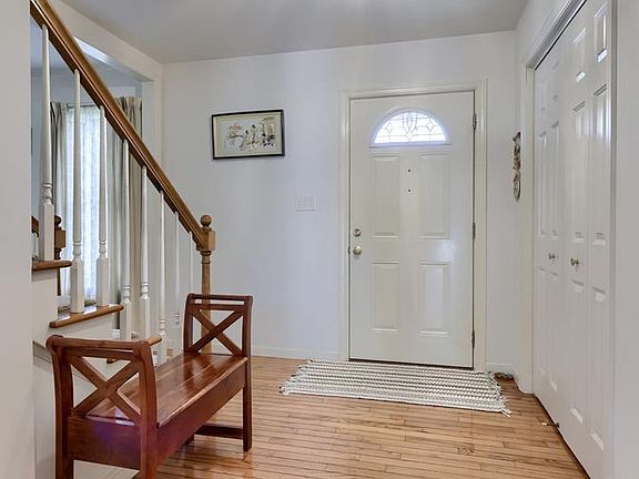 3rd image of 812 Cypress Ct