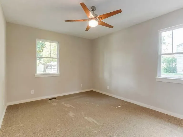 1000 Fleming St — Photo 12