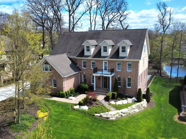 242 Hampshire Ct, New Lenox, IL 60451