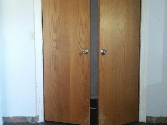 5th image of 209 N Tucker Ave
