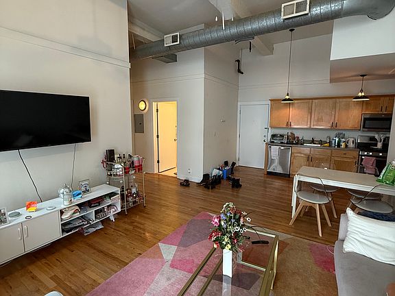 4th image of 1012 Jefferson St #105A