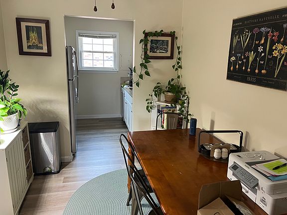 5th image of 1023 Barclay Sq