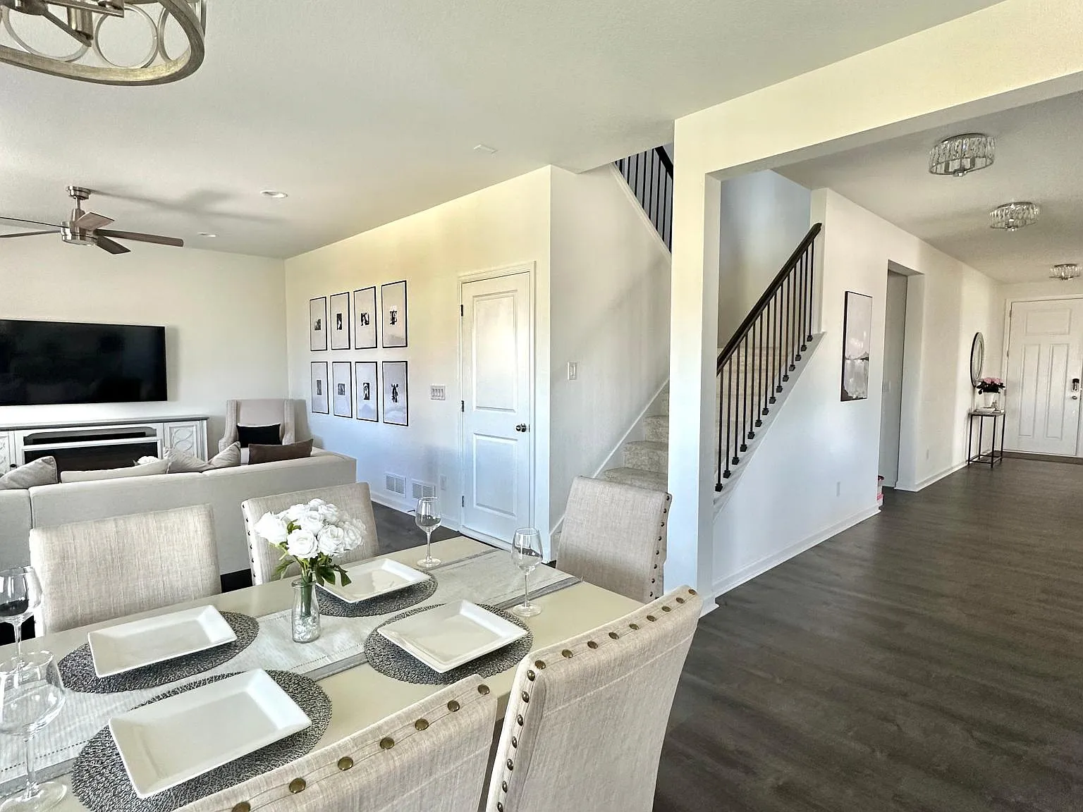 4 bed, 2804 sqft, $3,995 — Photo 3