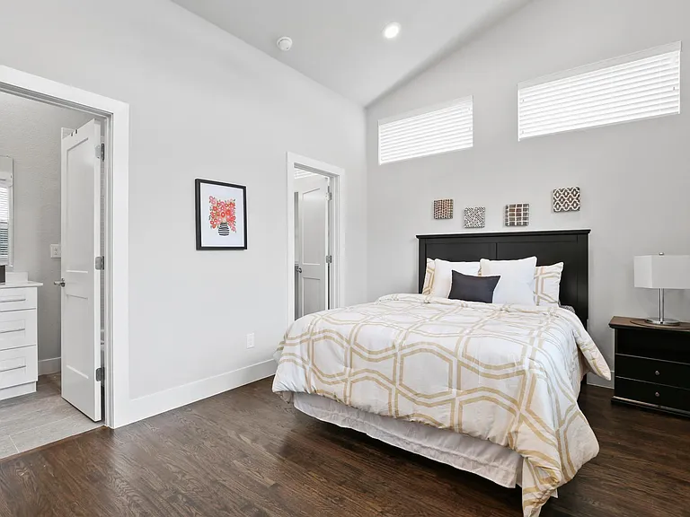 4230 Roseland Ave #105 — Photo 7