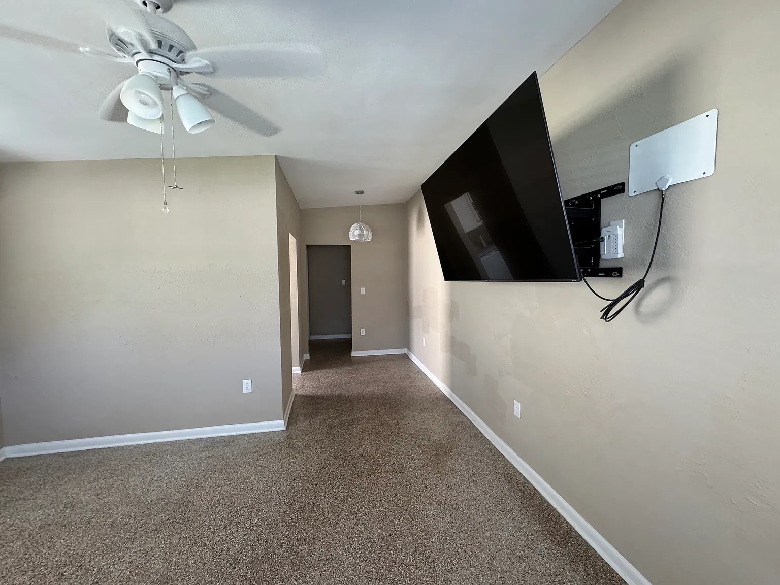 2 bed, 750 sqft, $1,600 — Photo 3