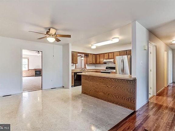3rd image of 7113 Jamesmeade Ln
