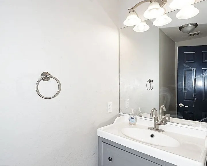 3413 N 16th Dr — Photo 39