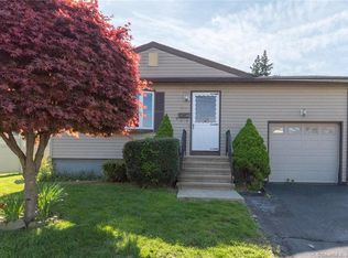 375 Wiklund Ave, Stratford, CT 06614