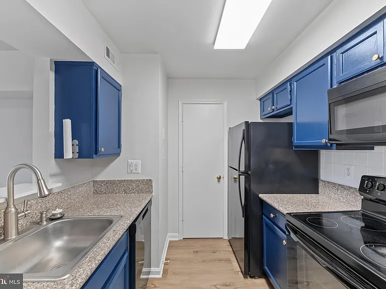 6901 Victoria Dr #I — Photo 13