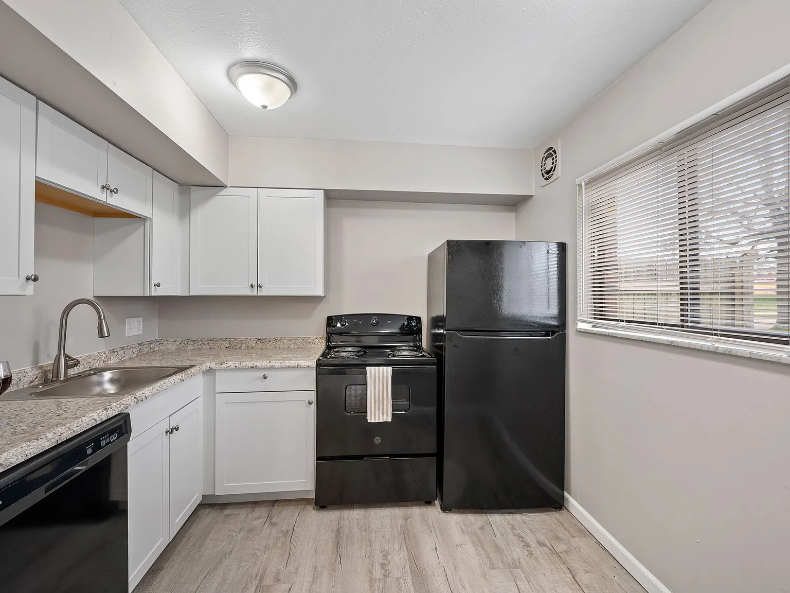 Village Square Townhomes — Photo 3